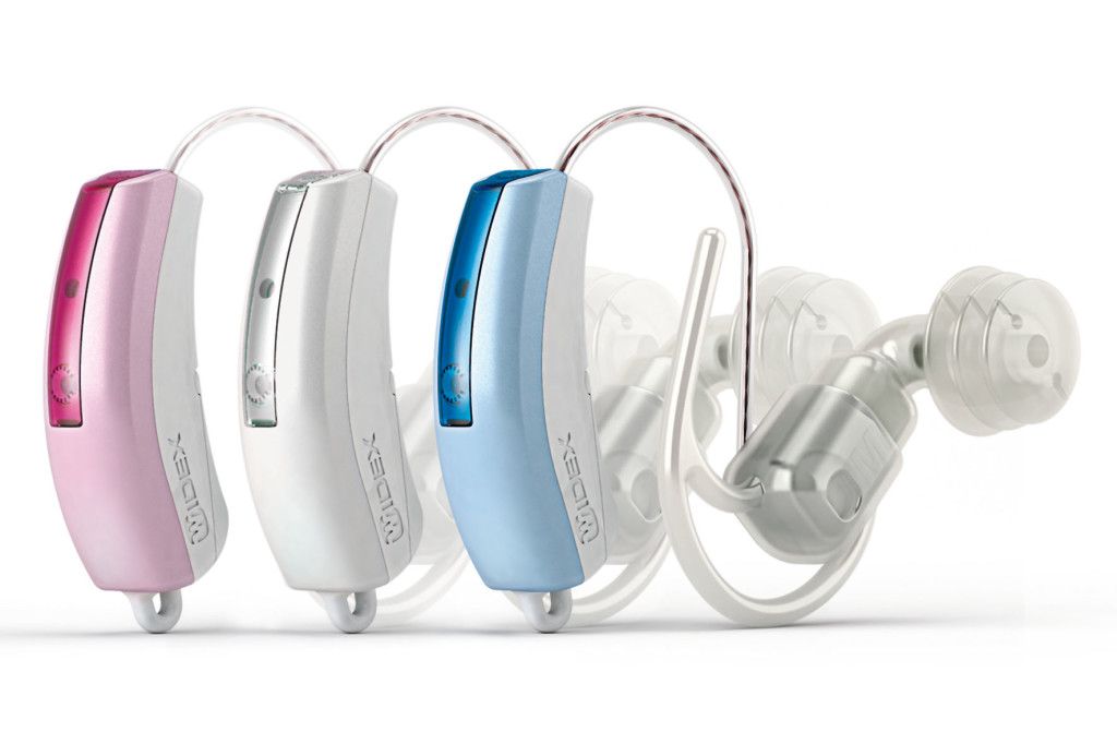 Widex Baby440 ist das erste RITE-Hörsystem (Receiver-In-the-Ear) für Babys mit ClearBand Technologie. Der ClearBand-2-Wege-Hörer kann weich im Ohr des Babys platziert werden und ermöglicht erstmals eine Superbreitbandübertragung bis 10kHz für optimale Sprach- und Sprechentwicklung von Babys mit Hörschwäche. Erhältlich in den kindgerechten Farben pearl white, pearl pink, pearl blue.